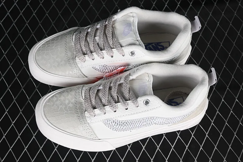 All categories Vans Vans series Vans Low Vans low-top Vans Classics Knu Skool Vr3 Vans official Year of the Snake limited bread shoes VN0009QCSNK